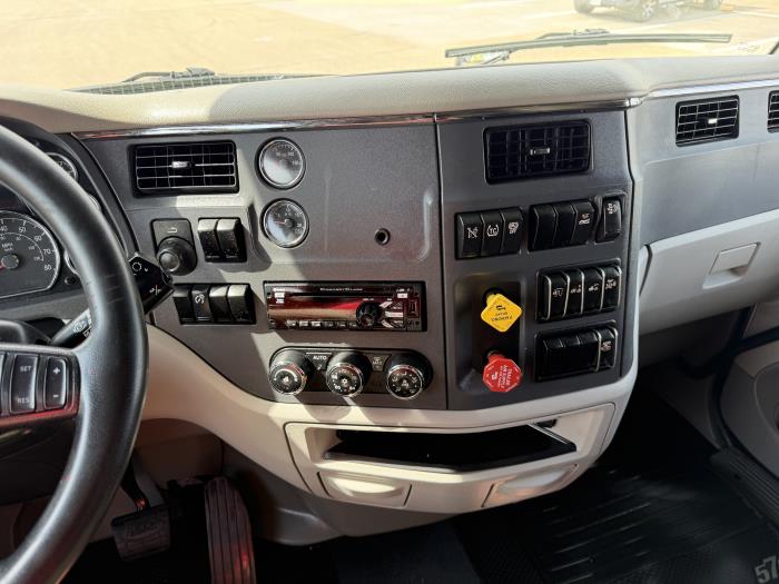 2021 Peterbilt 579-37