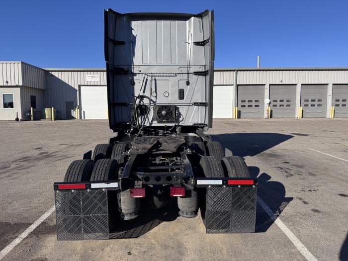 2022 International LT625-18