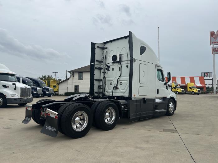 2021 Freightliner Cascadia-5 2021 Freightliner Cascadia-5