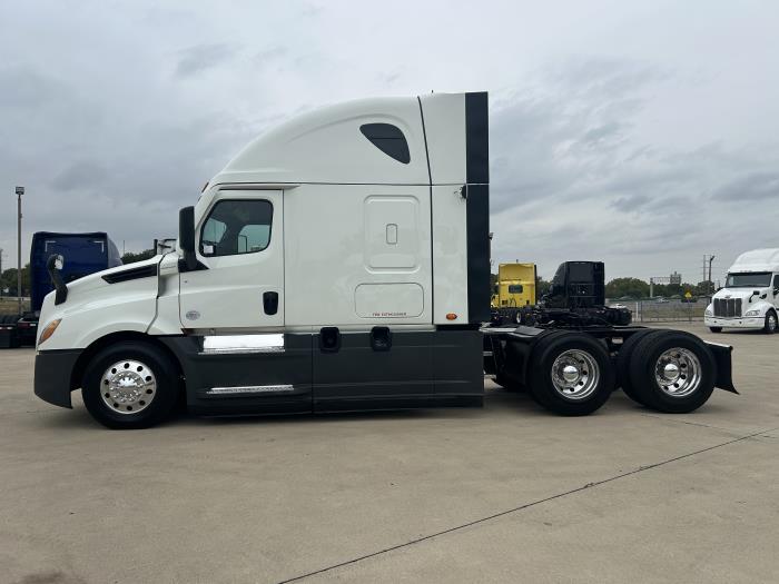 2021 Freightliner Cascadia-8 2021 Freightliner Cascadia-8