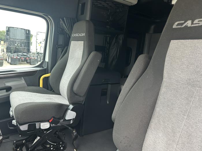 2021 Freightliner Cascadia-10 2021 Freightliner Cascadia-10