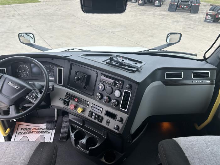 2021 Freightliner Cascadia-12 2021 Freightliner Cascadia-12
