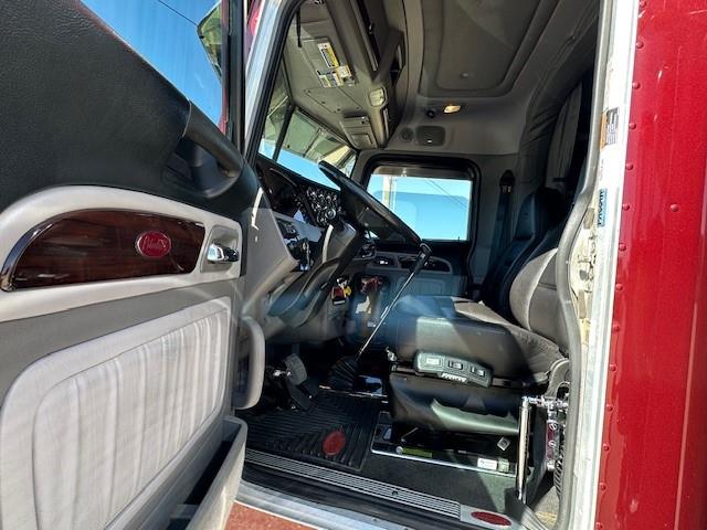 2022 Peterbilt 389-8