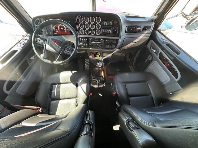 2022 Peterbilt 389-9