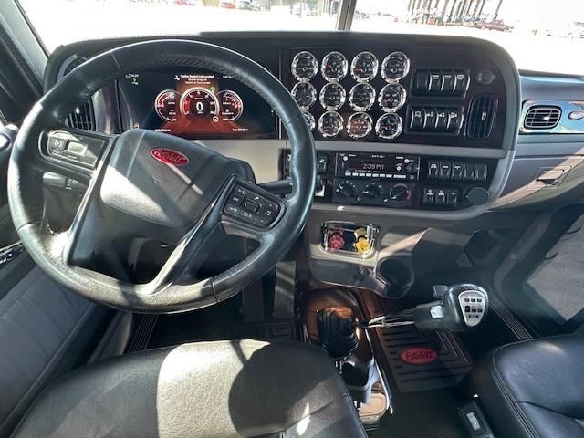 2022 Peterbilt 389-10