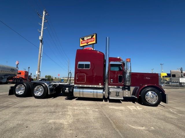 2022 Peterbilt 389-3