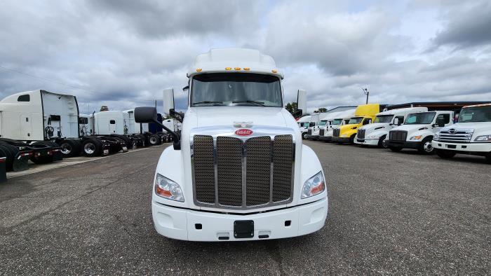 2022 Peterbilt 579-8
