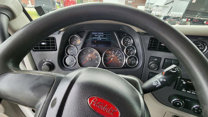 2022 Peterbilt 579-21