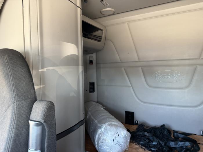 2020 Peterbilt 567-28