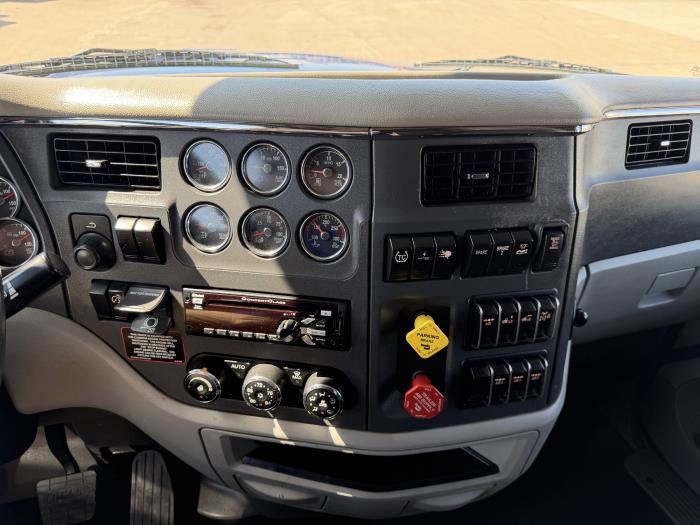 2020 Peterbilt 567-33
