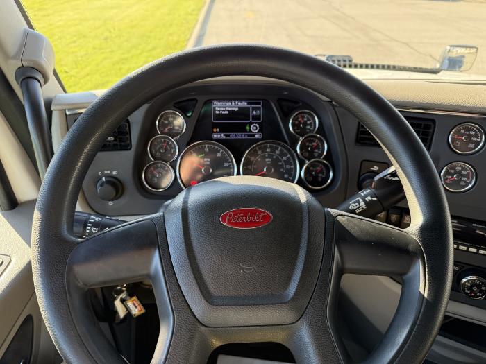 2022 Peterbilt 579-11