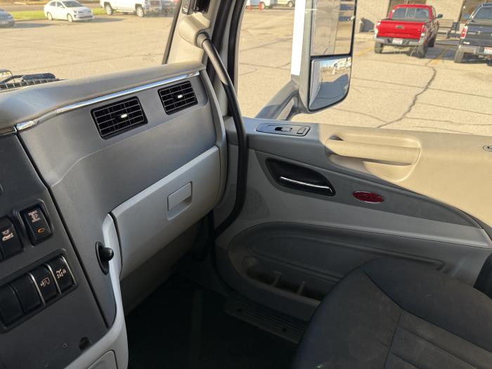 2022 Peterbilt 579-13