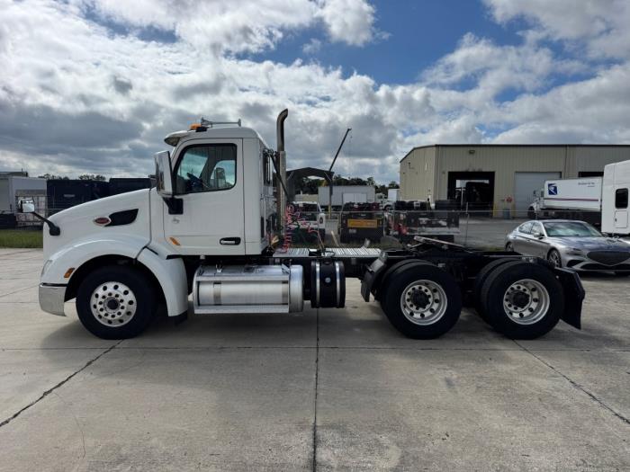2020 Peterbilt 579-8