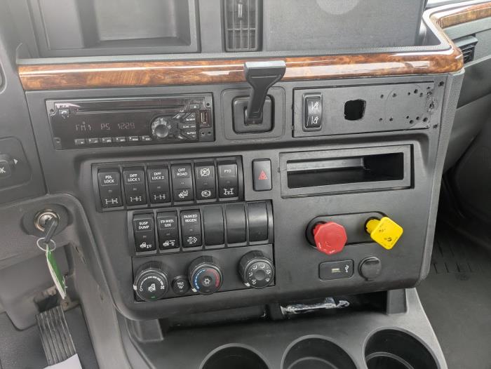 2021 International LT625-5