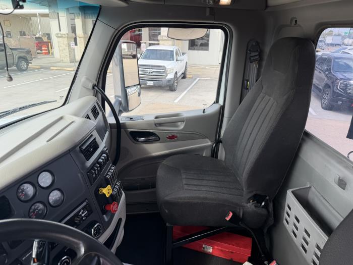 2021 Peterbilt 567-25