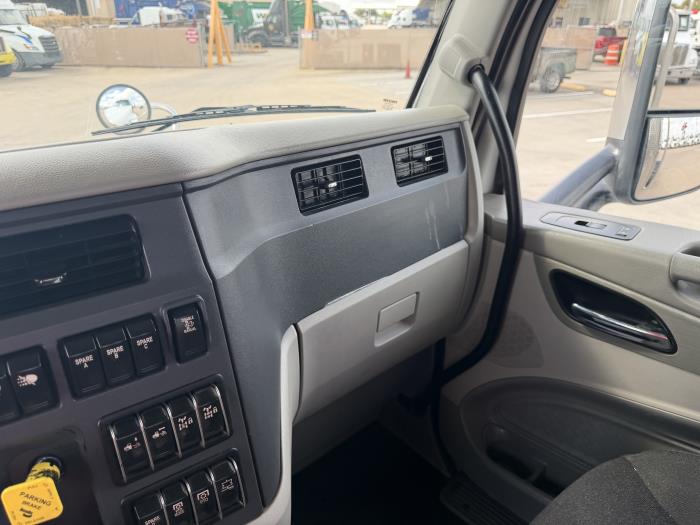 2021 Peterbilt 567-28