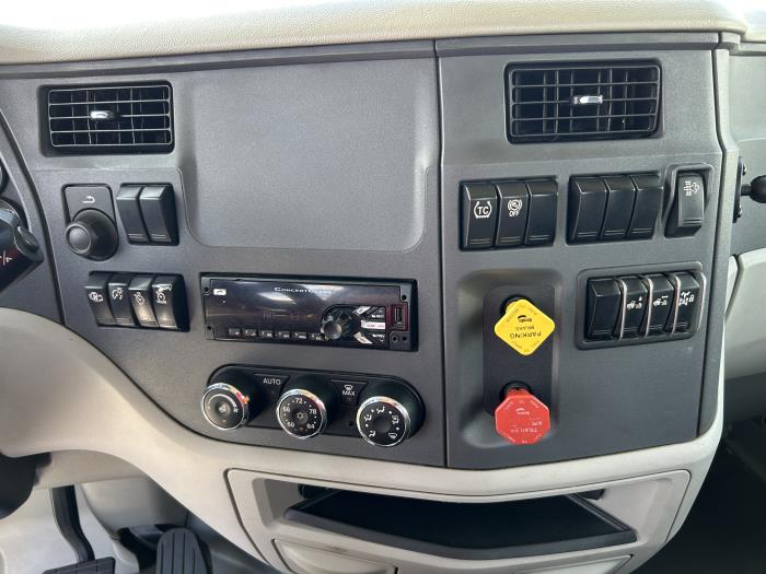 2021 Peterbilt 579-8