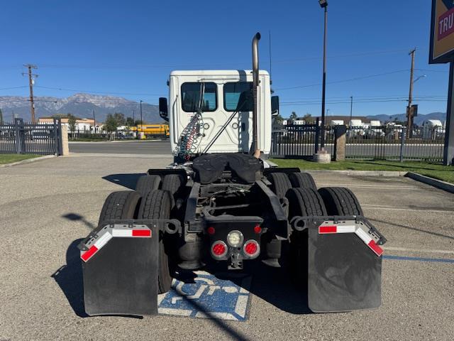 2019 Freightliner Cascadia-6