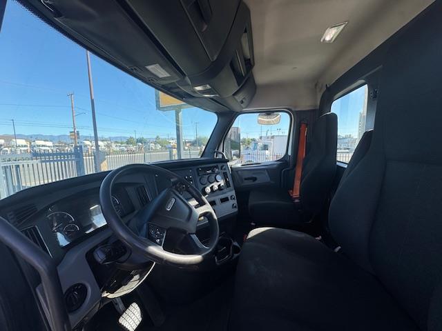 2019 Freightliner Cascadia-8