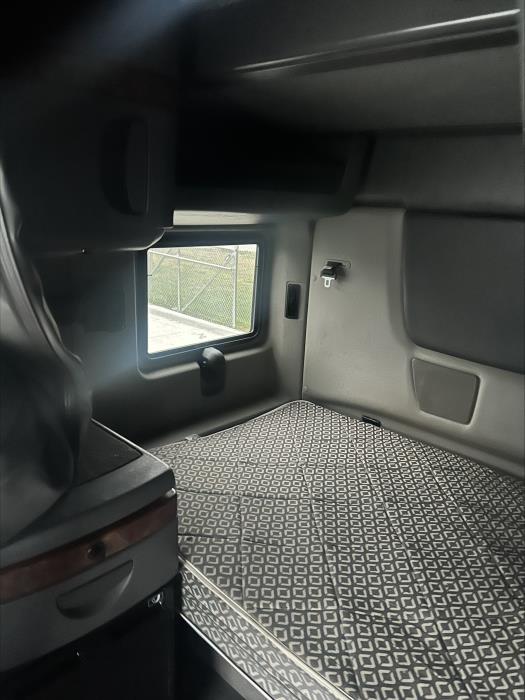 2022 International LT625-5