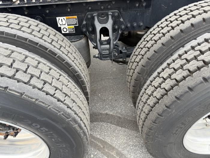 2022 Kenworth T680-4