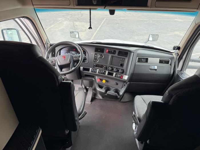 2022 Kenworth T680 photo 3