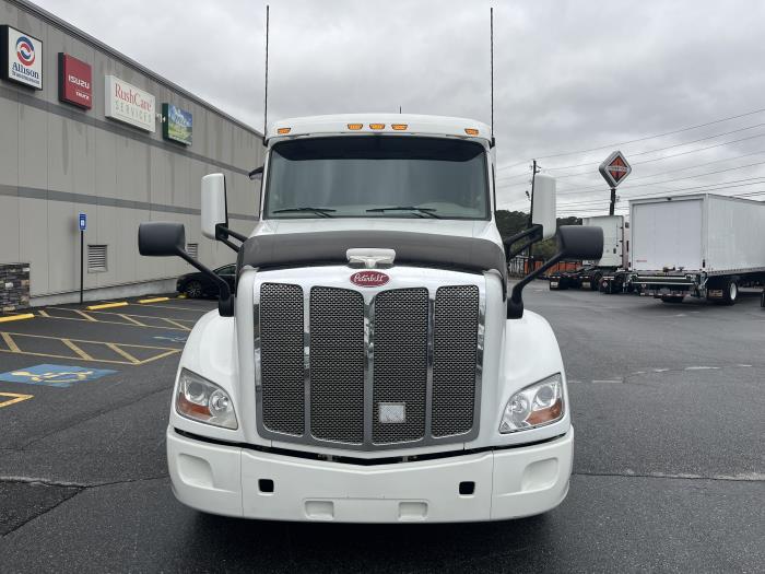 2022 Peterbilt 579 photo 3