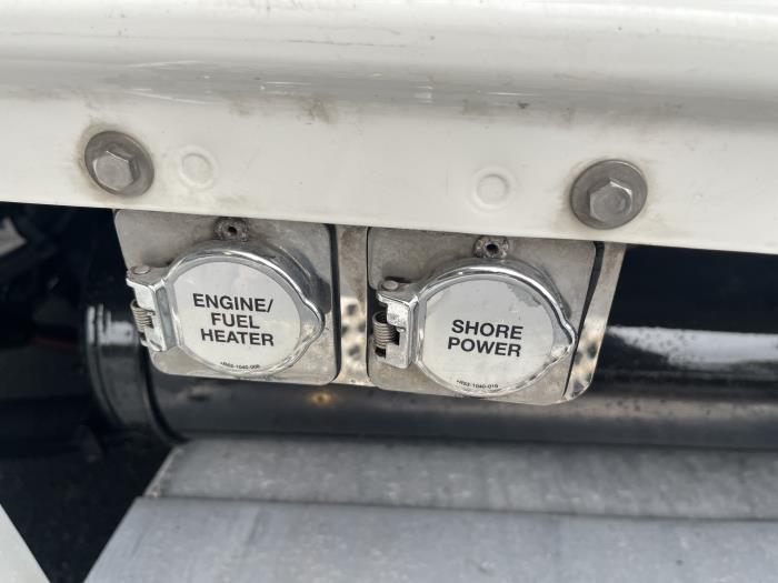 2022 Peterbilt 579-8