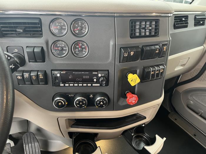 2022 Peterbilt 579-10