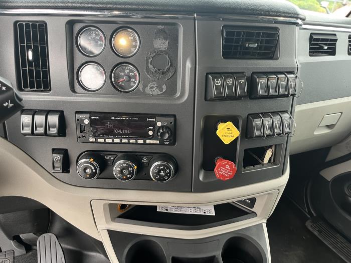 2023 Peterbilt 579-9