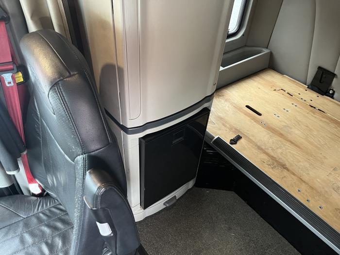 2023 Peterbilt 579-14