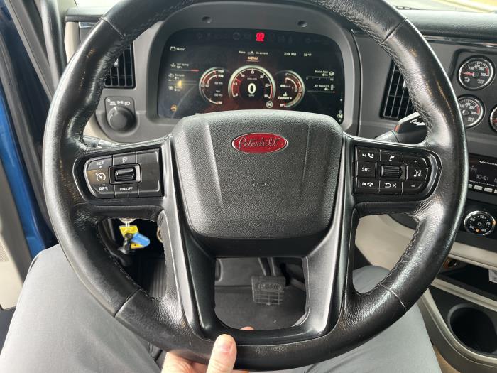2023 Peterbilt 579-8