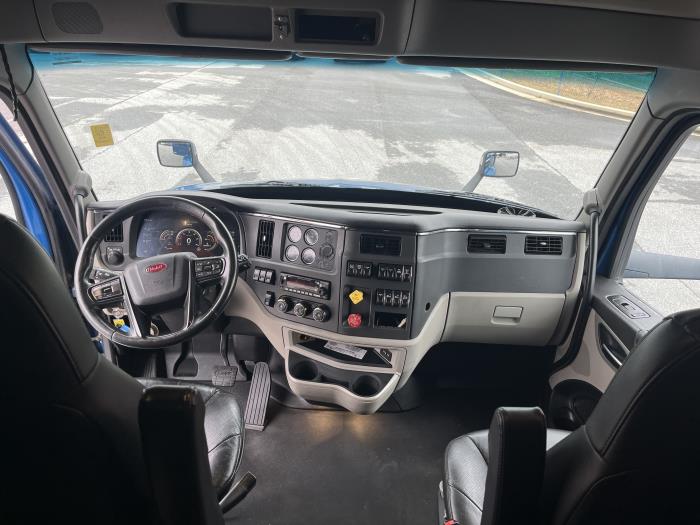2023 Peterbilt 579-11