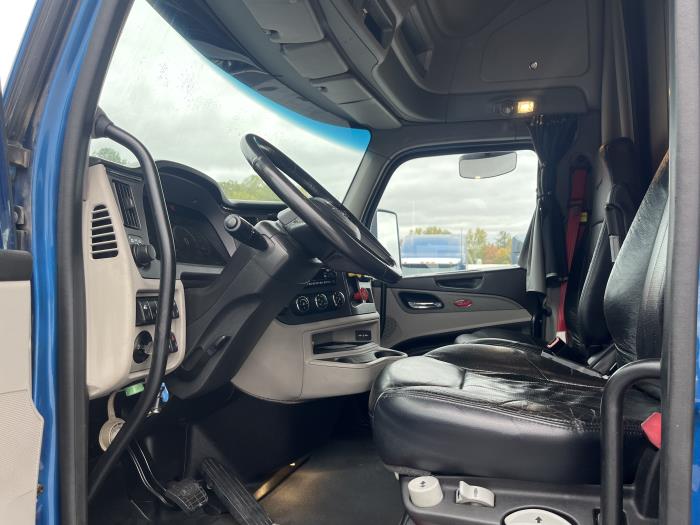 2023 Peterbilt 579-7