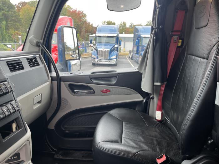 2023 Peterbilt 579-10