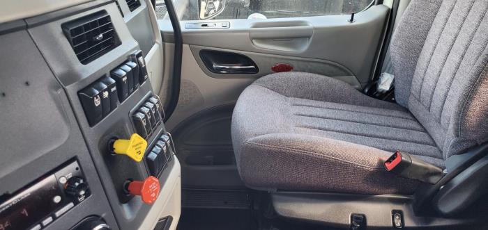 2021 Peterbilt 567-8