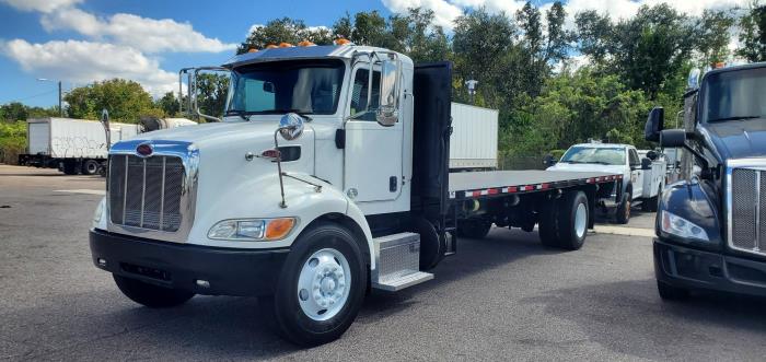 2019 Peterbilt 330-1