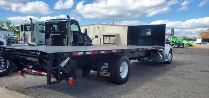 2019 Peterbilt 330-3