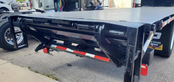 2019 Peterbilt 330-4