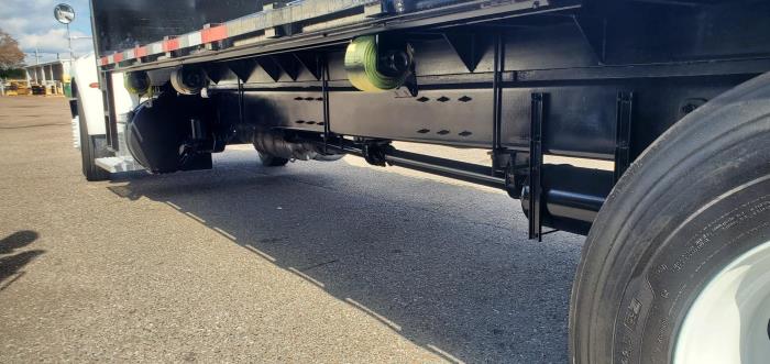 2019 Peterbilt 330-6