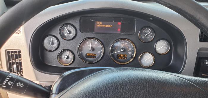 2019 Peterbilt 330-8