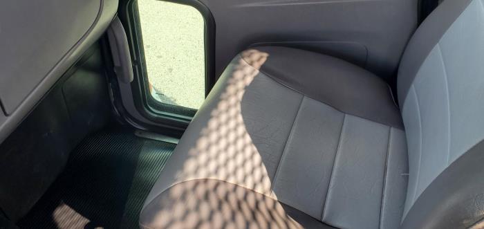 2019 Peterbilt 330-10