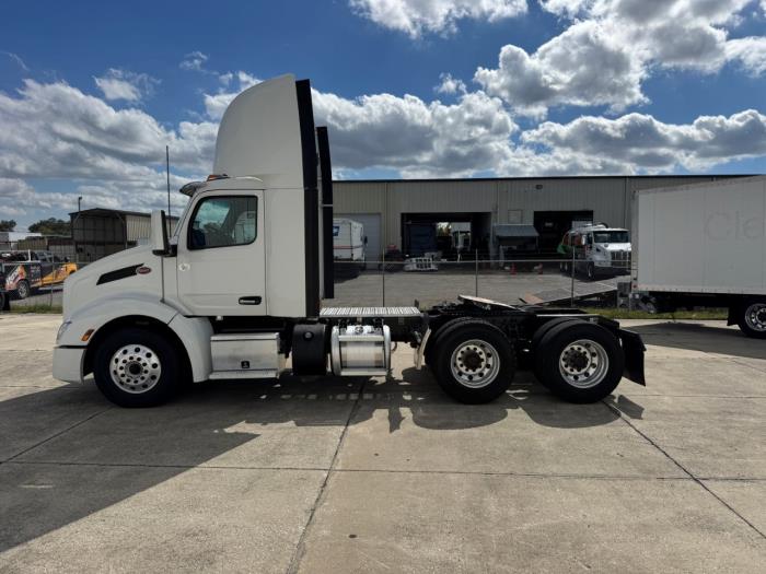 2022 Peterbilt 579-8