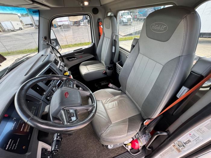 2022 Peterbilt 579-17