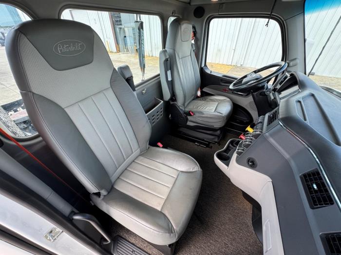 2022 Peterbilt 579-21