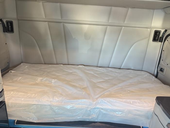 2026 Peterbilt 579-37