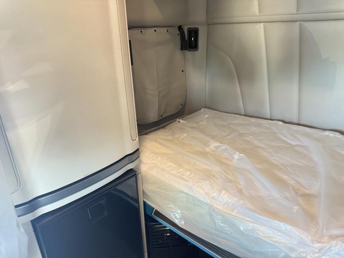 2026 Peterbilt 579-38