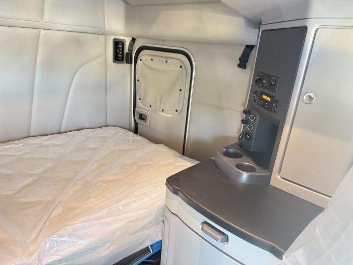 2026 Peterbilt 579-39