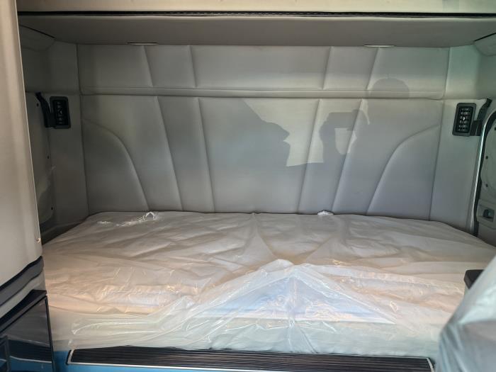 2026 Peterbilt 579-39