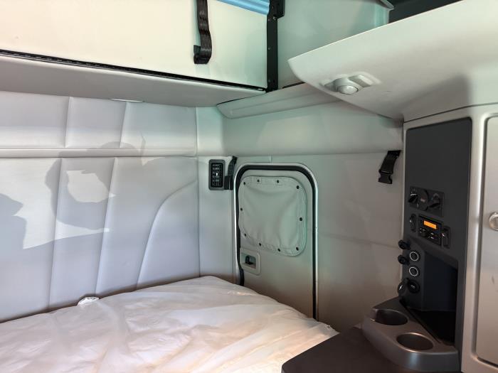 2026 Peterbilt 579-42